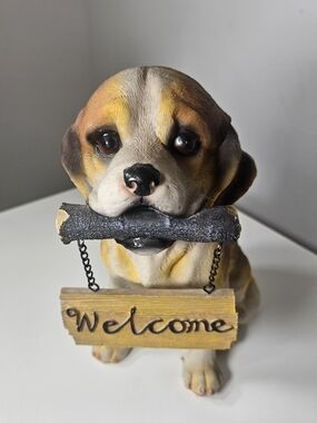 Brown and White Dog Welcome Sign Figurine - Decorative Pet Accent